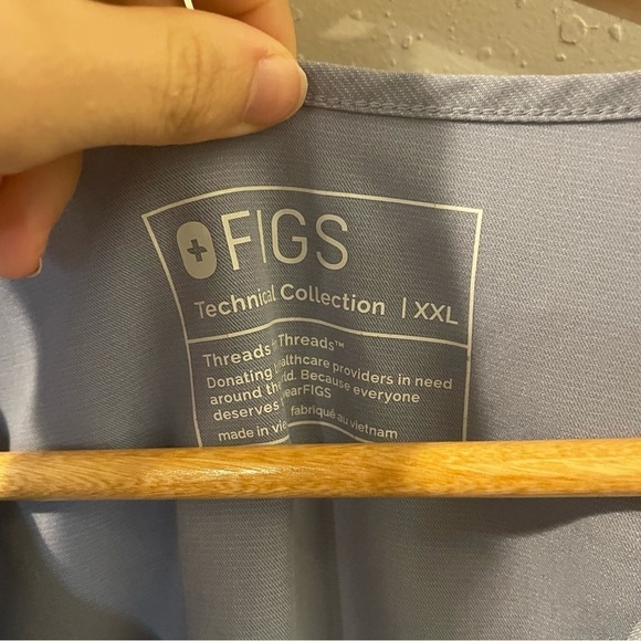 FIGS Catarina Scrub Top in Cool Blue - Picture 9 of 11